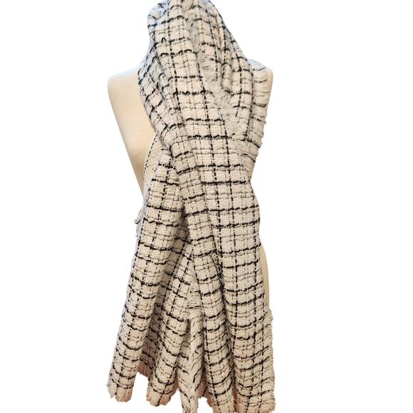 Karl Lagerfeld Paris Black And White Oversized Blanket Scarf - Picture 1 of 3